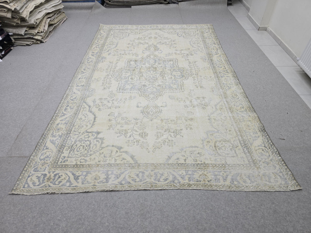 Vintage Turkish Rug 6x10, Oushak Style Isparta Rug, Muted Blue Beige Medallion Area Rug, Faded Antique Living Room Rug, Farmhouse Decor