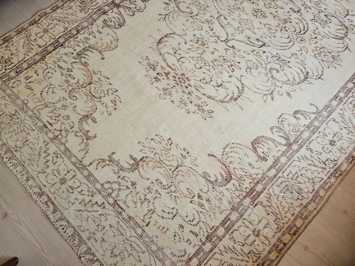 Vintage Turkish Wool Area Rug (6.1x9.5 ft): Neutral Bohemian Carpet
