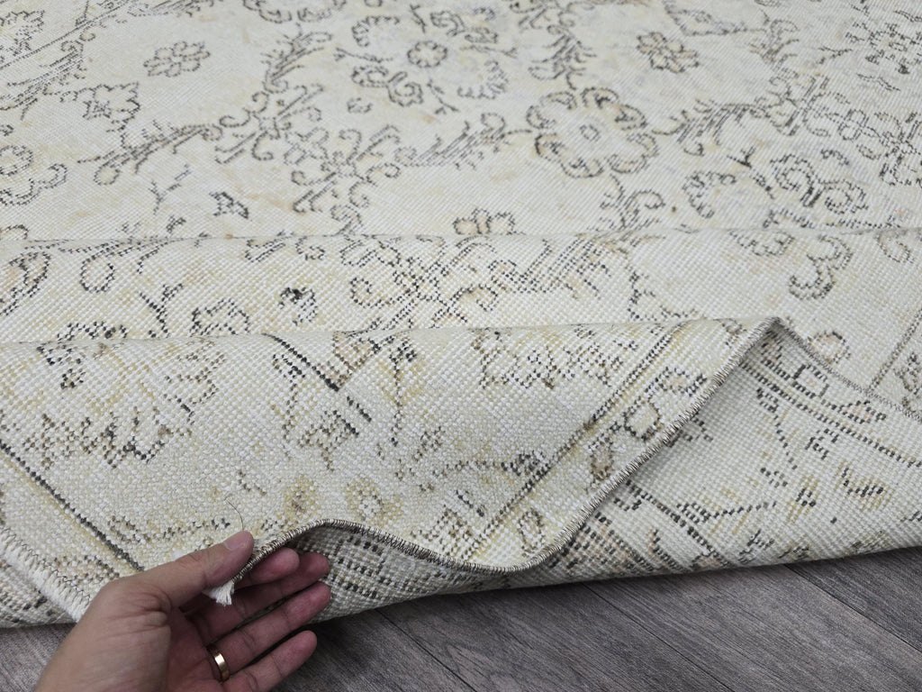 Vintage Turkish Oushak Rug 5x8: Handwoven Cream Floral Medallion
