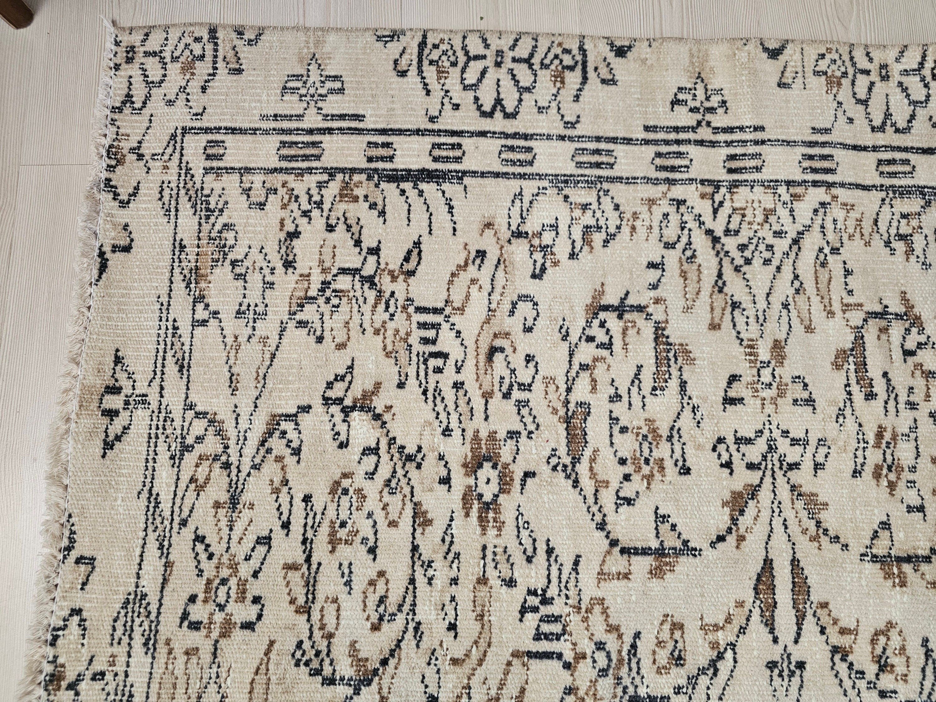 Cream Floral Oushak Rug: 5x9 Vintage Hand-Knotted Turkish Wool