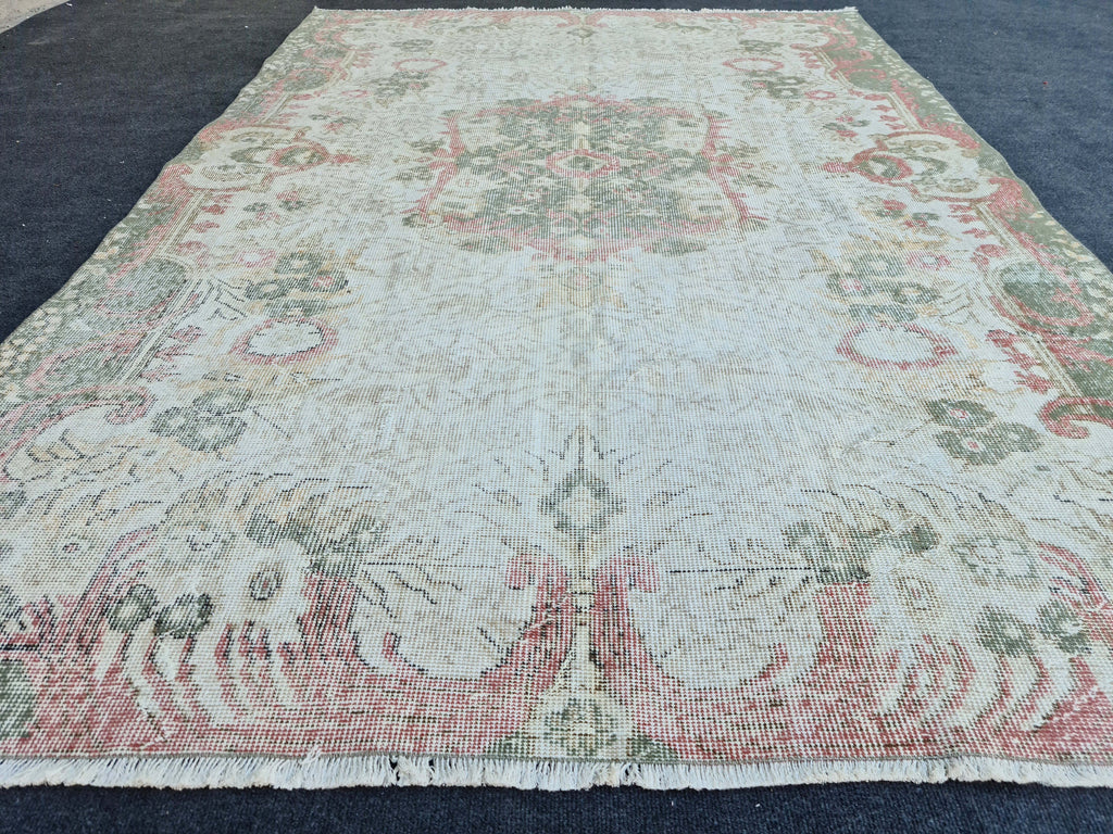5x8 Hand-Knotted Wool Oushak Rug: Vintage Turkish Accent Carpet
