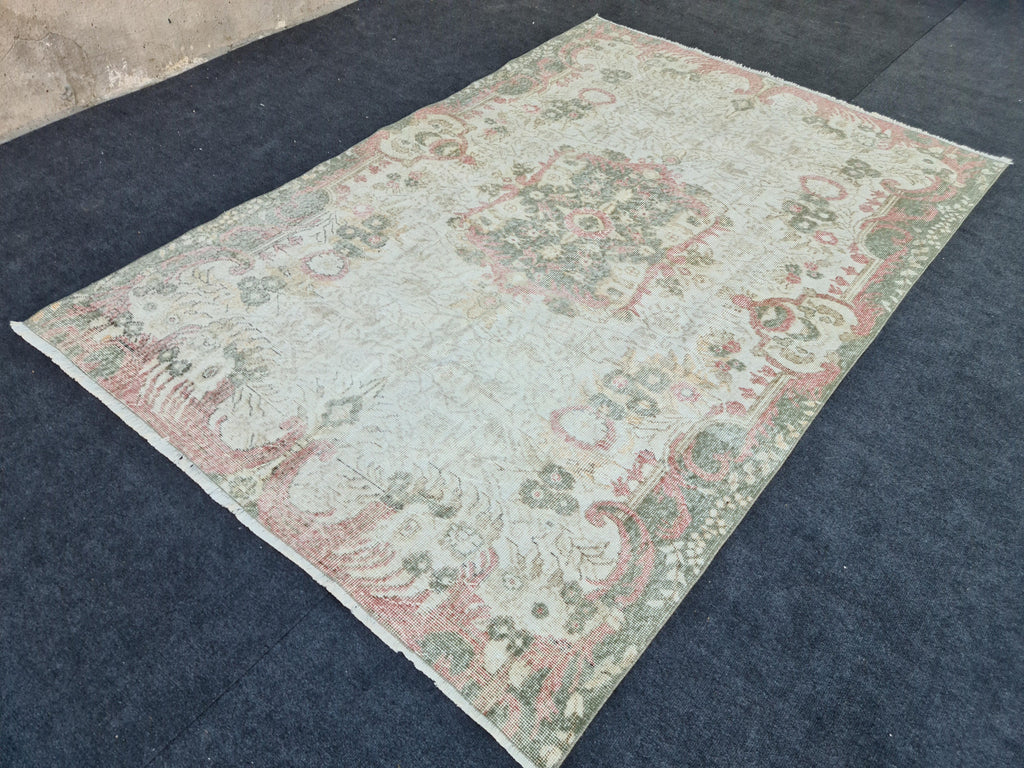 5x8 Hand-Knotted Wool Oushak Rug: Vintage Turkish Accent Carpet