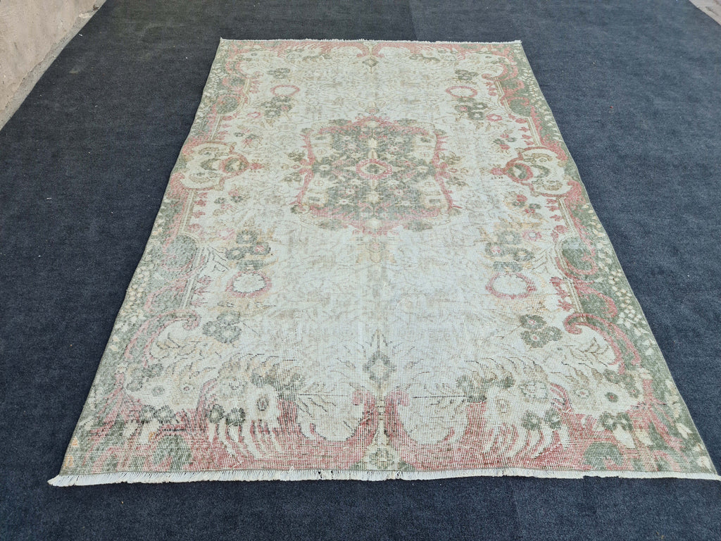 5x8 Hand-Knotted Wool Oushak Rug: Vintage Turkish Accent Carpet