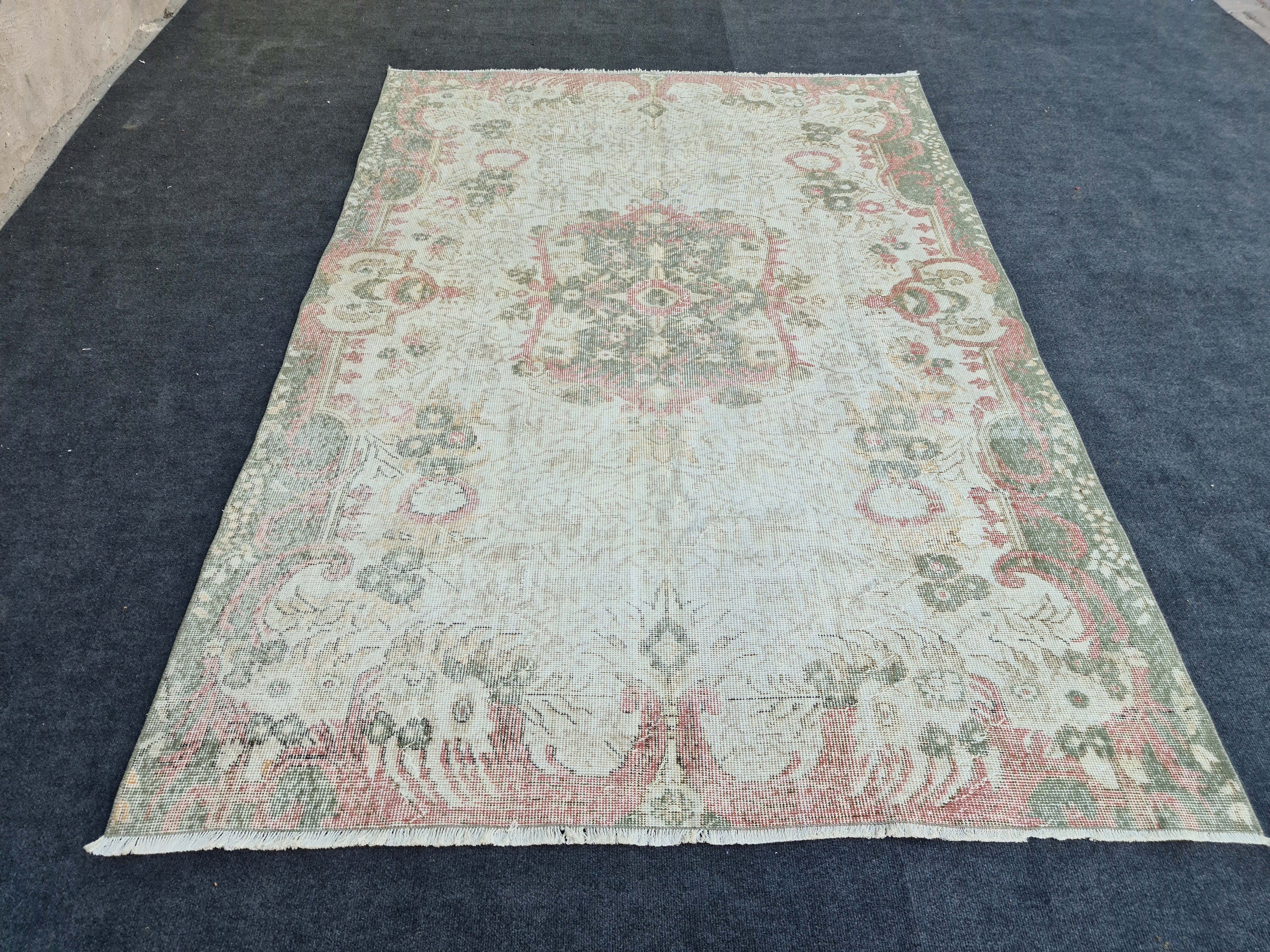 5x8 Hand-Knotted Wool Oushak Rug: Vintage Turkish Accent Carpet