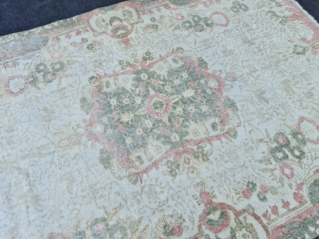 5x8 Hand-Knotted Wool Oushak Rug: Vintage Turkish Accent Carpet