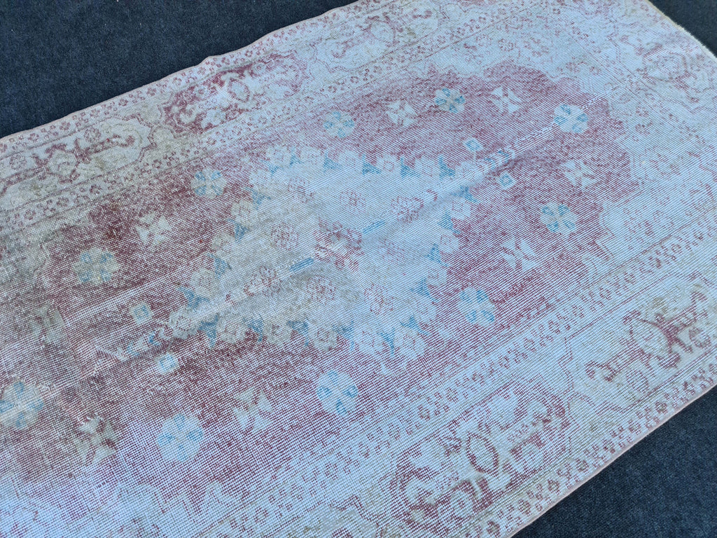 Handmade Wool Oushak Rug (4.6x8.2 ft): Faded Vintage Turkish Accent Rug