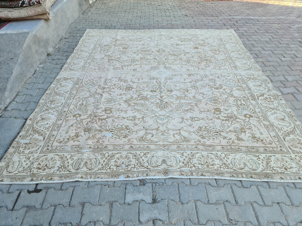 Large Turkish Oushak Rug (9.5x11.65 ft): Hand-Knotted Wool Oriental Carpet