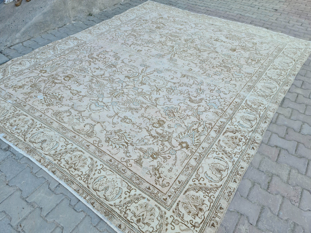 Large Turkish Oushak Rug (9.5x11.65 ft): Hand-Knotted Wool Oriental Carpet