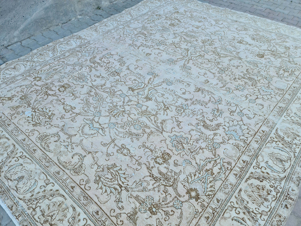 Large Turkish Oushak Rug (9.5x11.65 ft): Hand-Knotted Wool Oriental Carpet