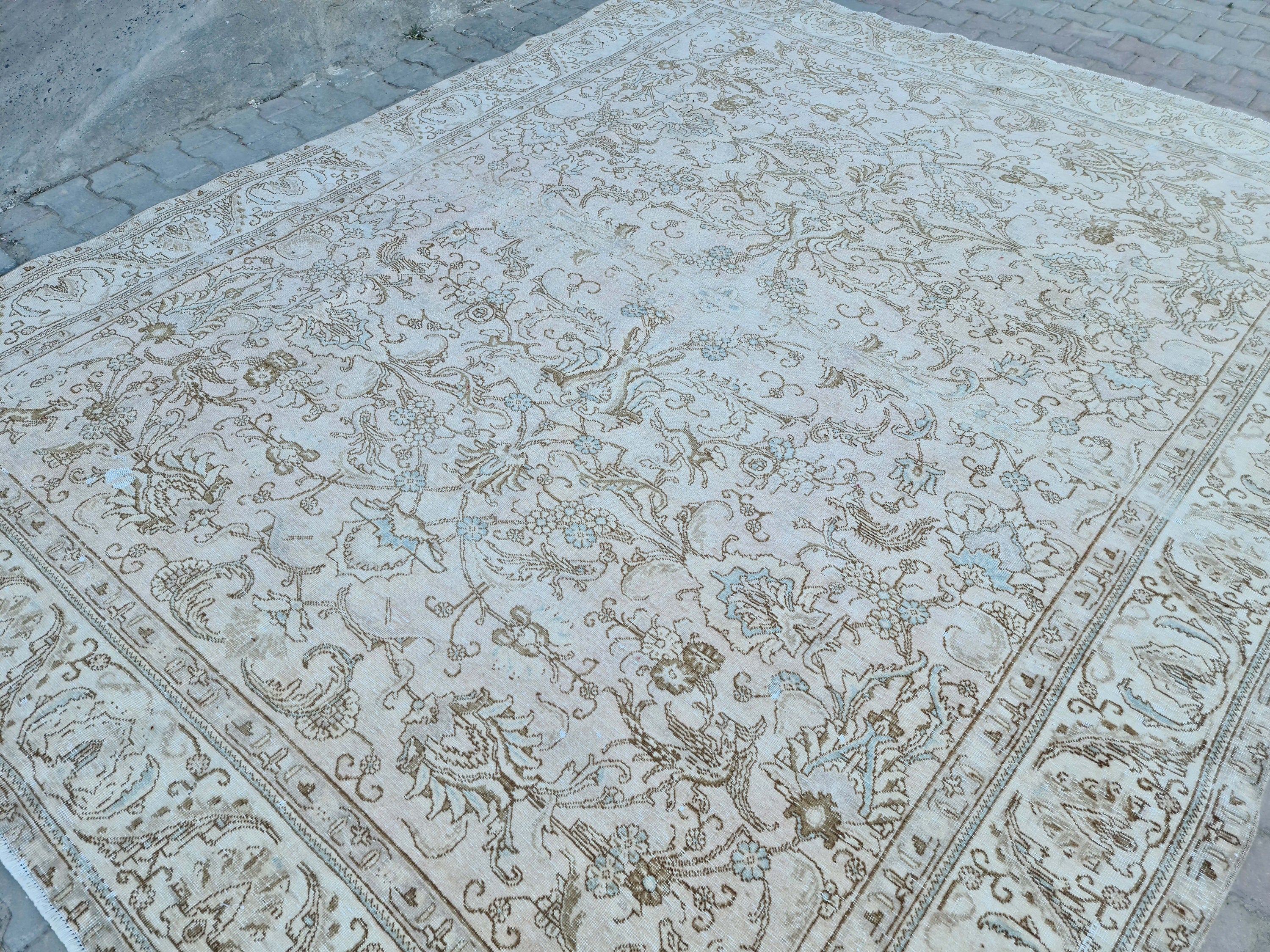 Large Turkish Oushak Rug (9.5x11.65 ft): Hand-Knotted Wool Oriental Carpet