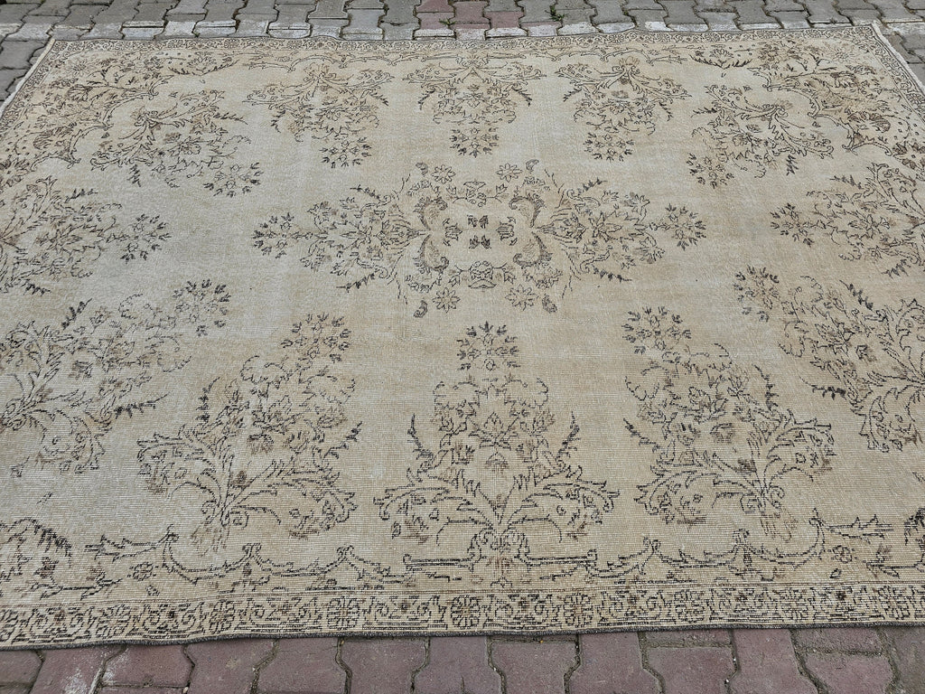 7x10 Vintage Floral Oushak Rug: Handwoven Turkish Wool Carpet (7.10x10.50 ft)