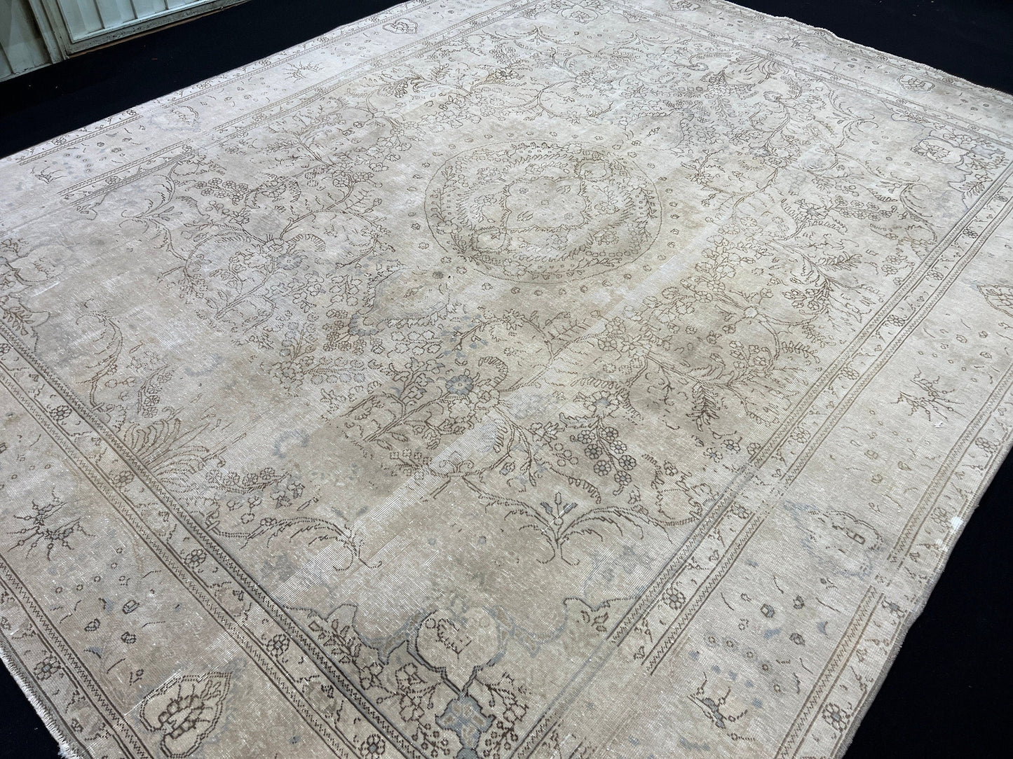 9x12 Neutral Vintage Area Rug for Diningroom and Bedroom