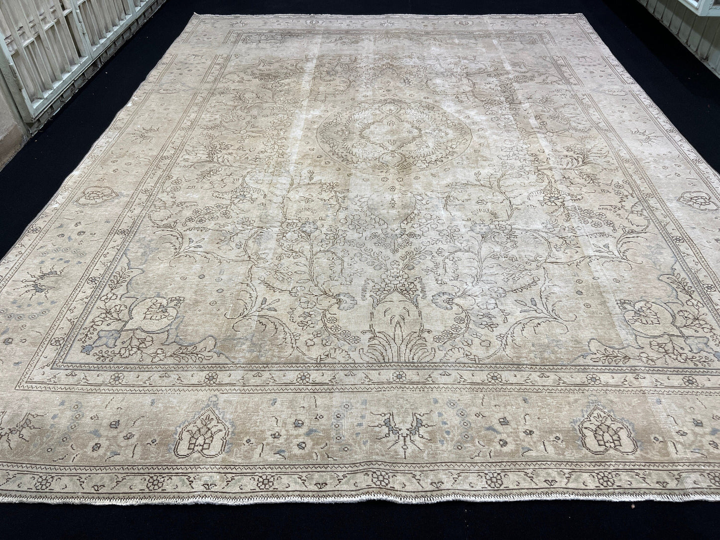 9x12 Neutral Vintage Area Rug for Diningroom and Bedroom