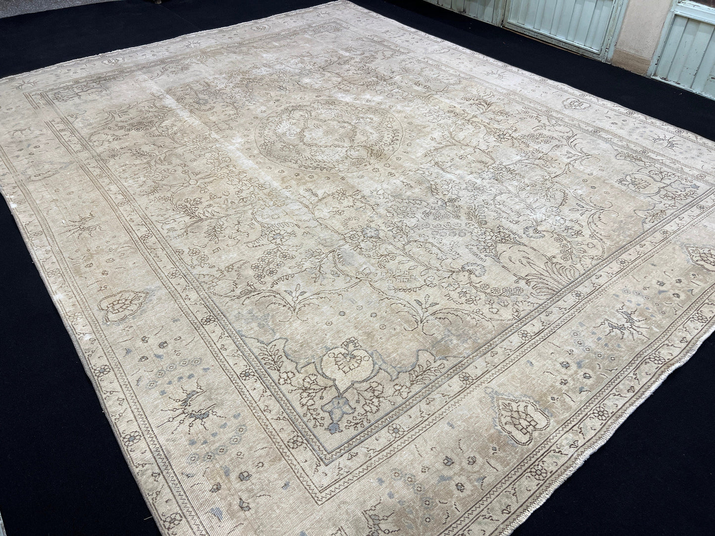 9x12 Neutral Vintage Area Rug for Diningroom and Bedroom