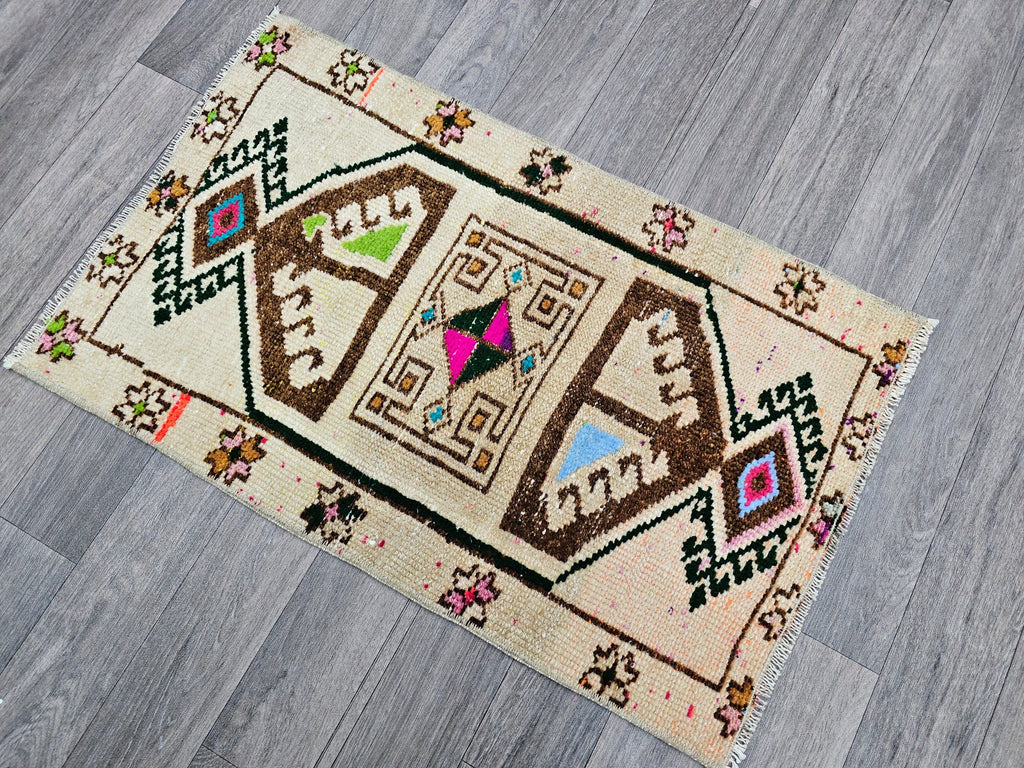 Vintage Oushak Wool Rug: 20x32 Neutral Turkish Doormat
