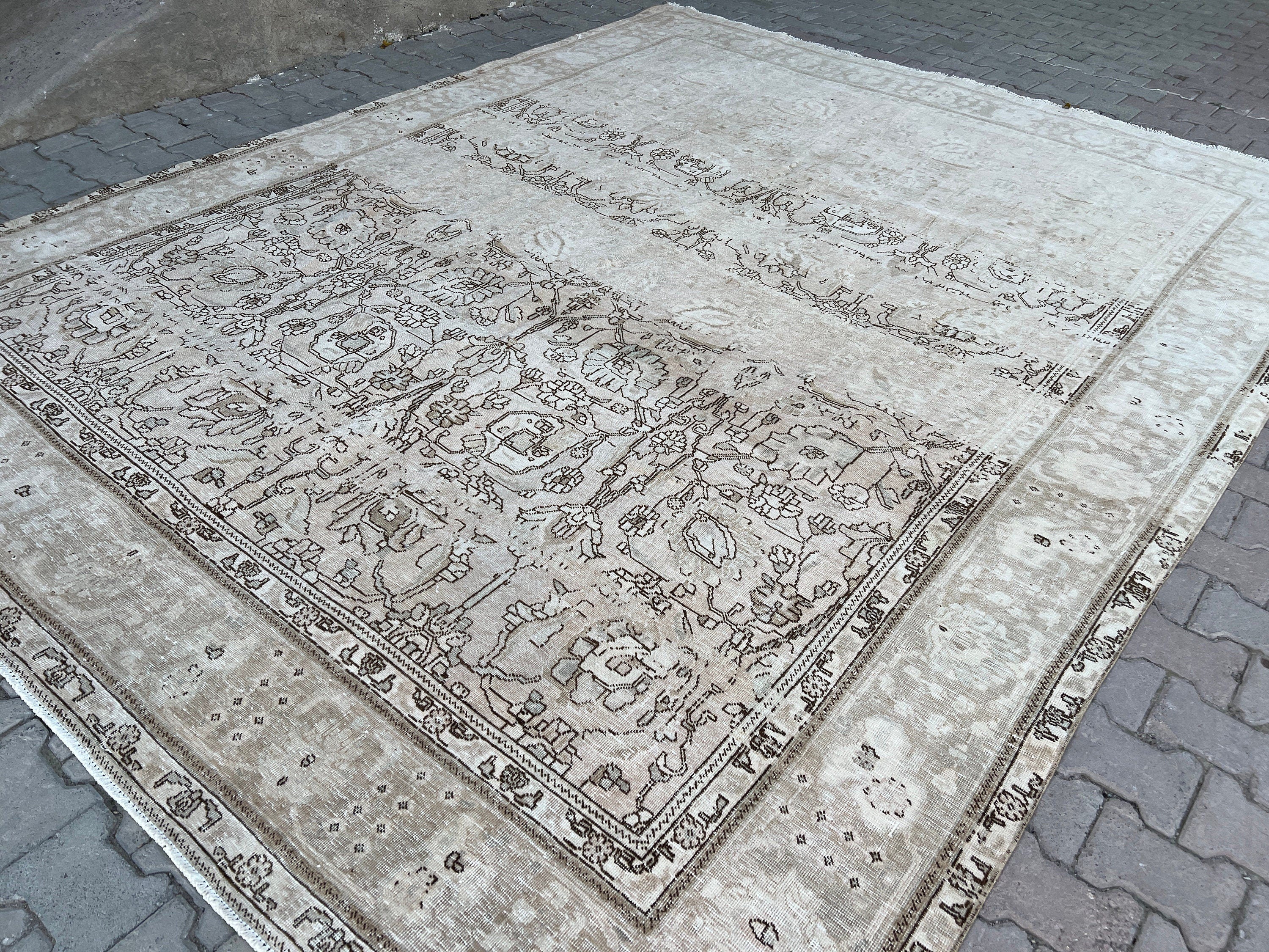 Neutral Vintage Oushak Rug 10x12: Hand-Knotted Wool Rug