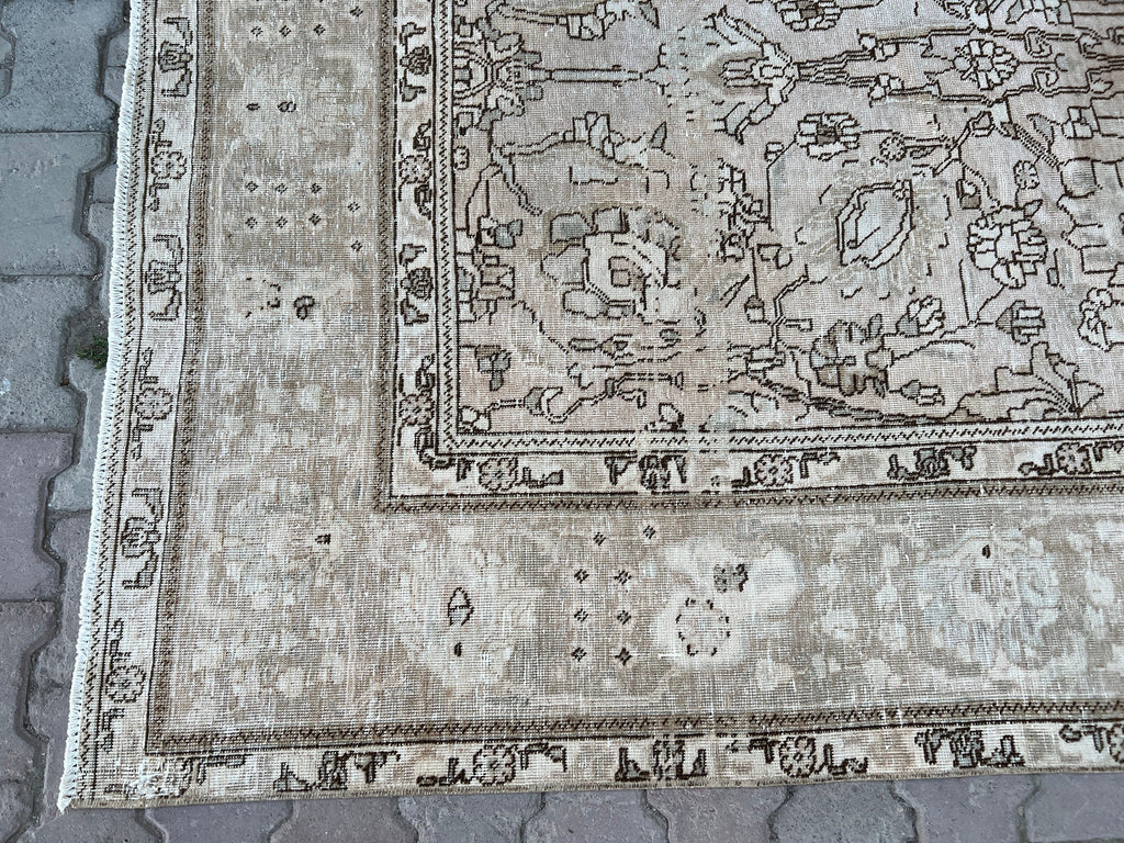 Neutral Vintage Oushak Rug 10x12: Hand-Knotted Wool Rug