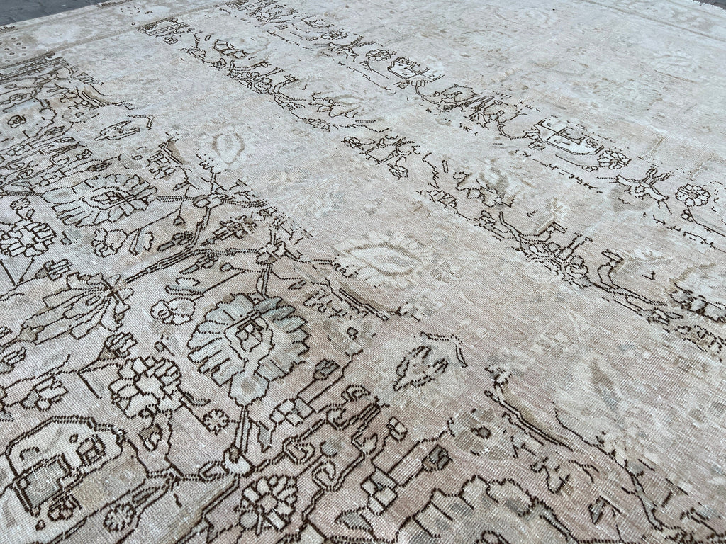 Neutral Vintage Oushak Rug 10x12: Hand-Knotted Wool Rug