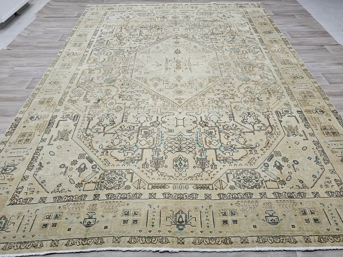 Classic 9x12 Heriz Area Rug - Vintage Neutral Scandinavian Style Carpet // 9.15x12.30 feet