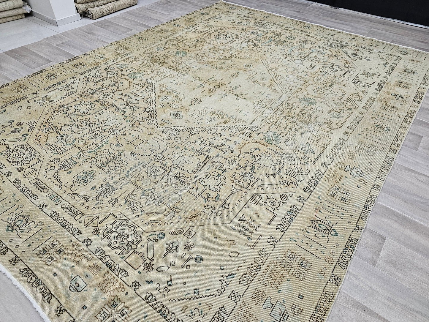 Classic 9x12 Heriz Area Rug - Vintage Neutral Scandinavian Style Carpet // 9.15x12.30 feet