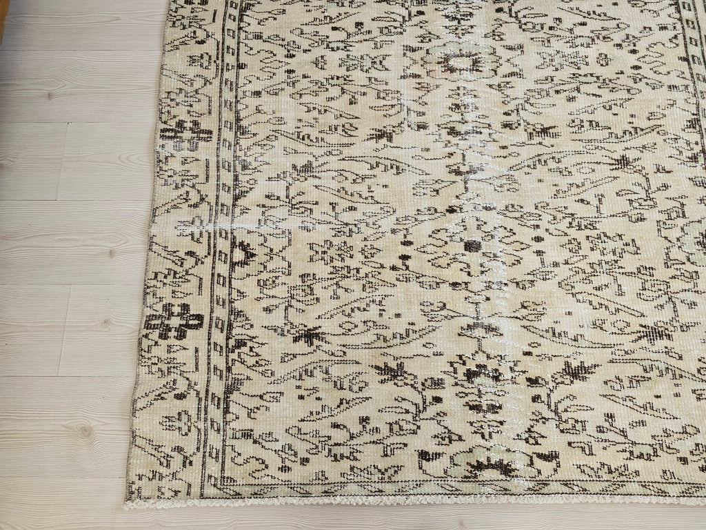 5x8 Vintage Turkish Rug: Neutral Floral Handmade Wool Entry Rug