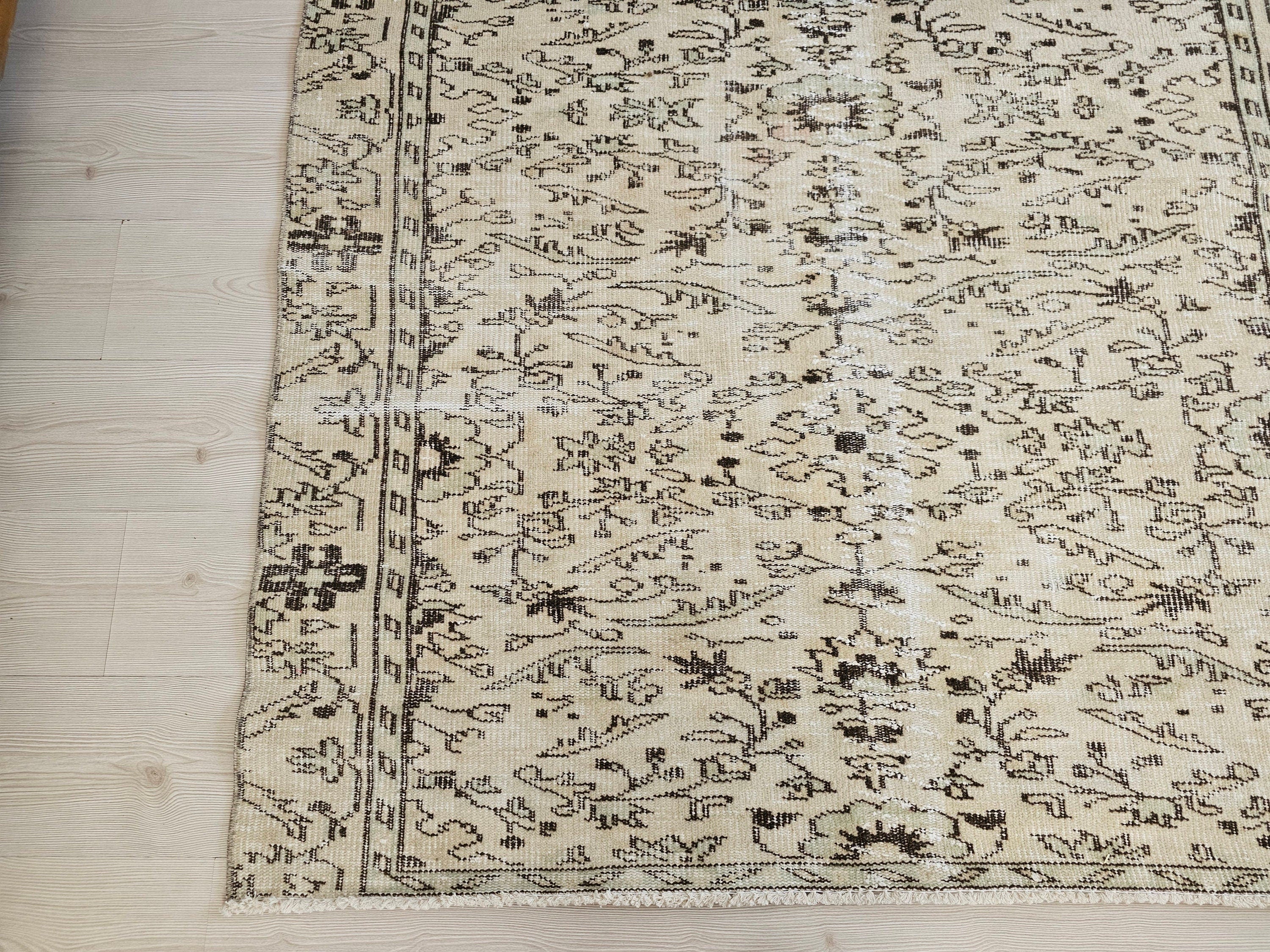 5x8 Vintage Turkish Rug: Neutral Floral Handmade Wool Entry Rug