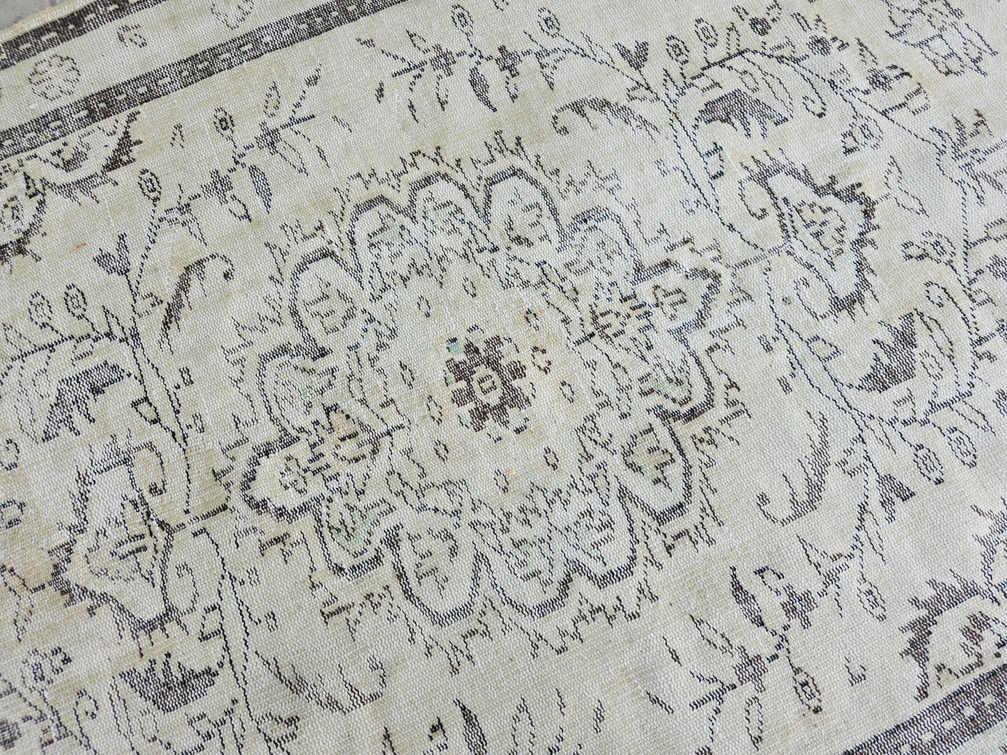 6x9 Cream Vintage Turkish Rug - Hand Knotted Wool Oushak Area Rug -