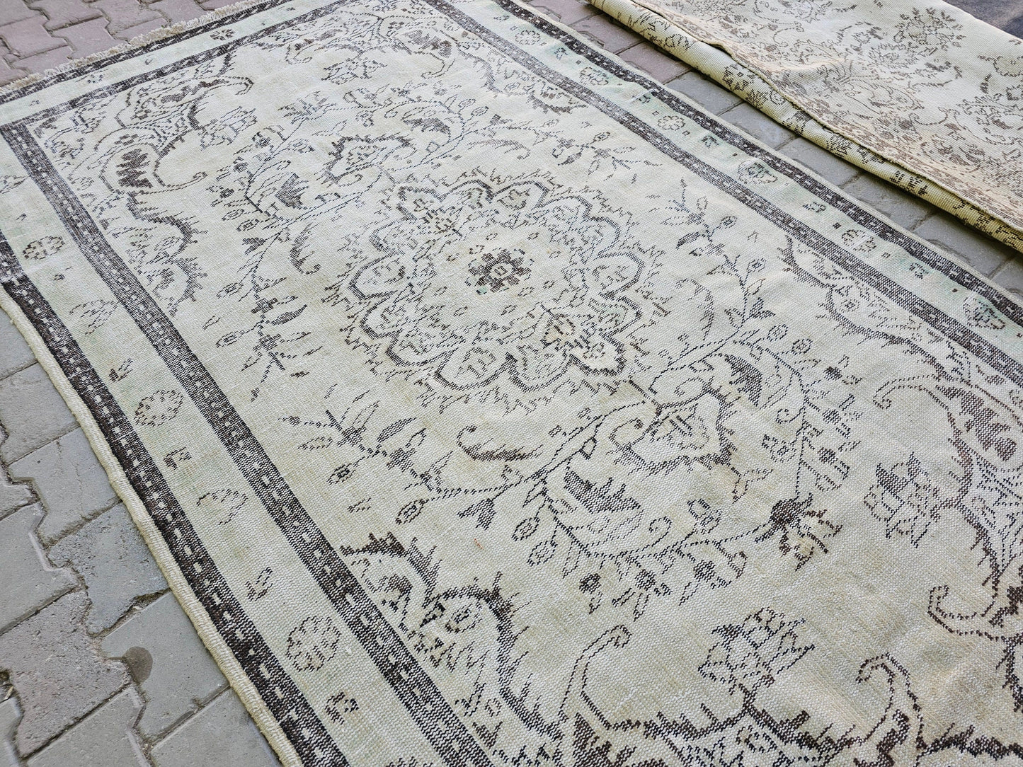 6x9 Cream Vintage Turkish Rug - Hand Knotted Wool Oushak Area Rug -