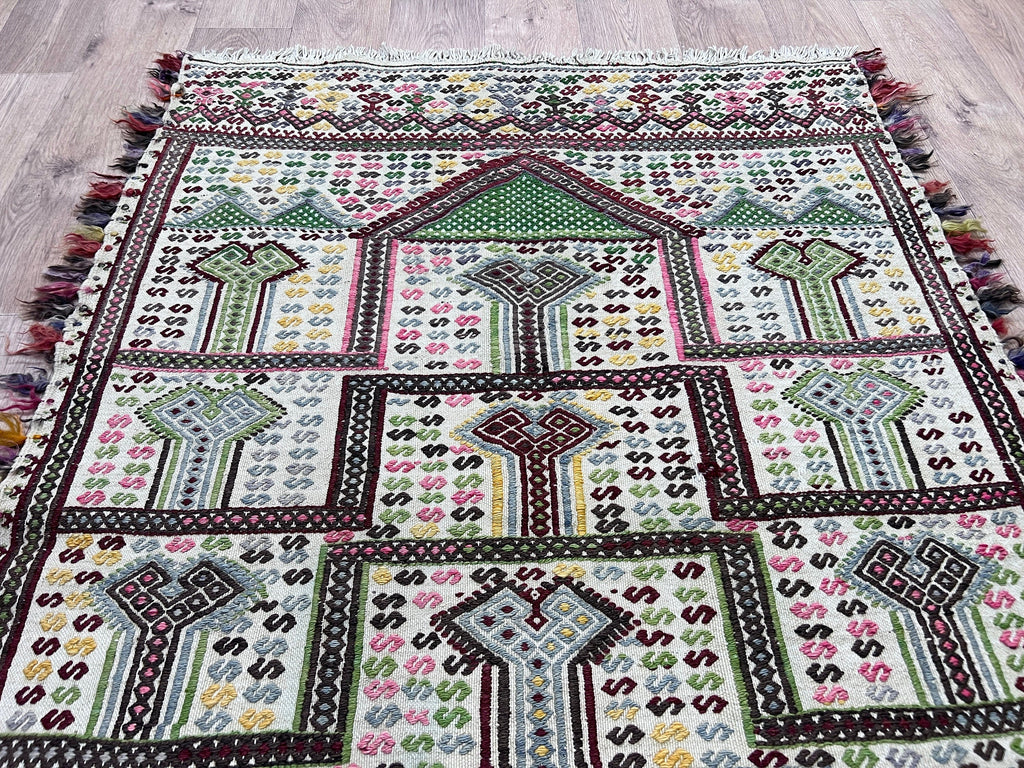 Small Turkish Kilim Rug: Handmade Wool Anatolian Carpet (4x6 ft)