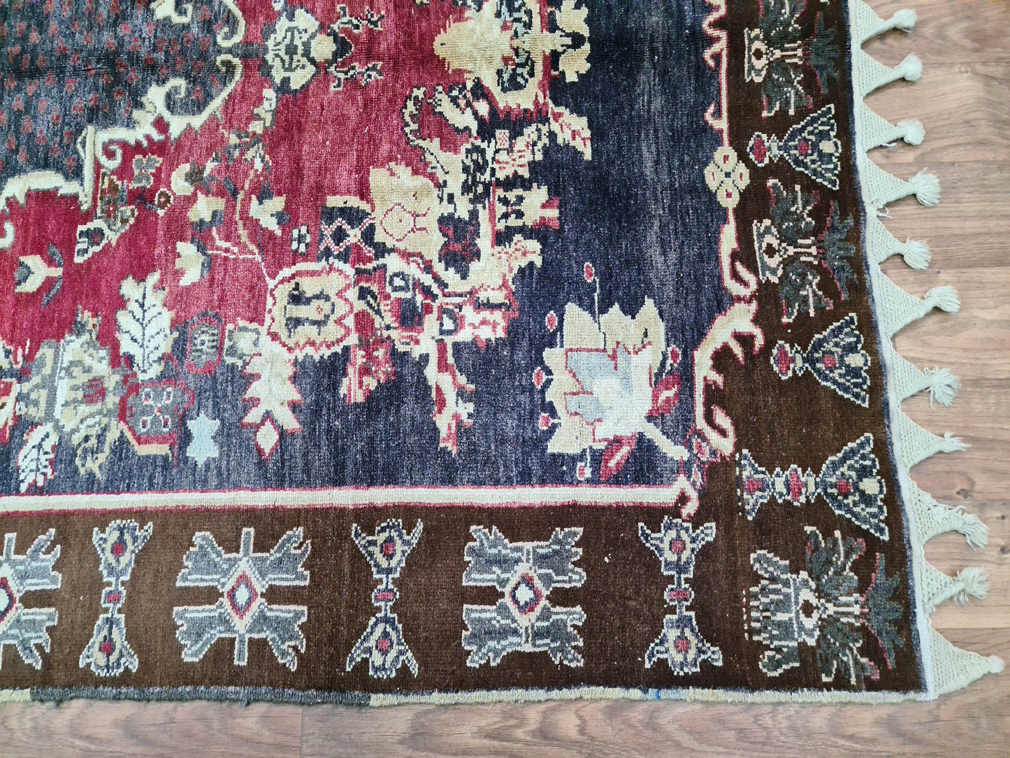 Authentic Vintage Turkish Rug / 6,6 x 10,75 feet