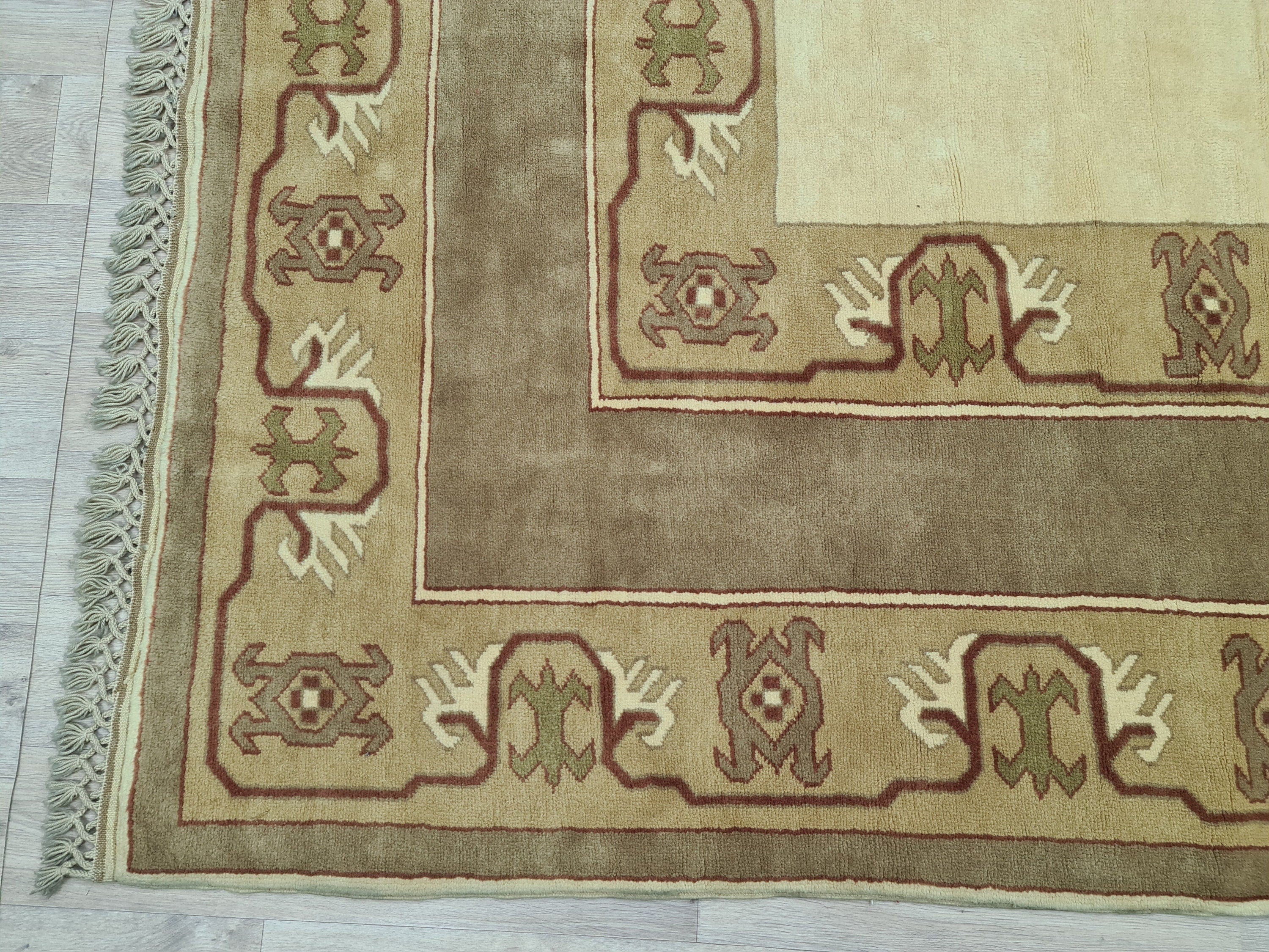 Hand Knotted Oushak Rug 6x9: Modern Milas Design, Soft Neutral Colors