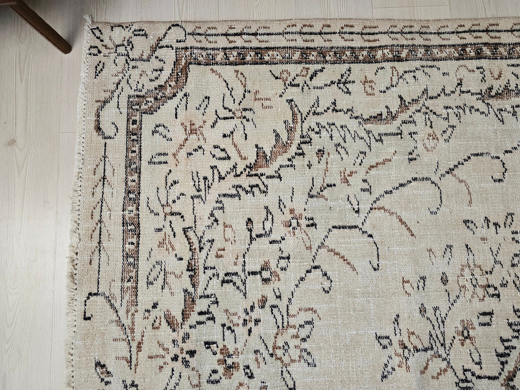 6x9 Cream Oushak Rug: Vintage Turkish Wool Area Rug