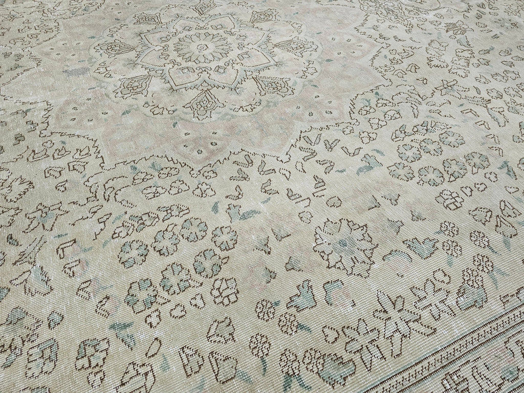 Large Vintage Handwoven Rug - Neutral Wool Area Carpet, 286x379 cm (9x12 ft)