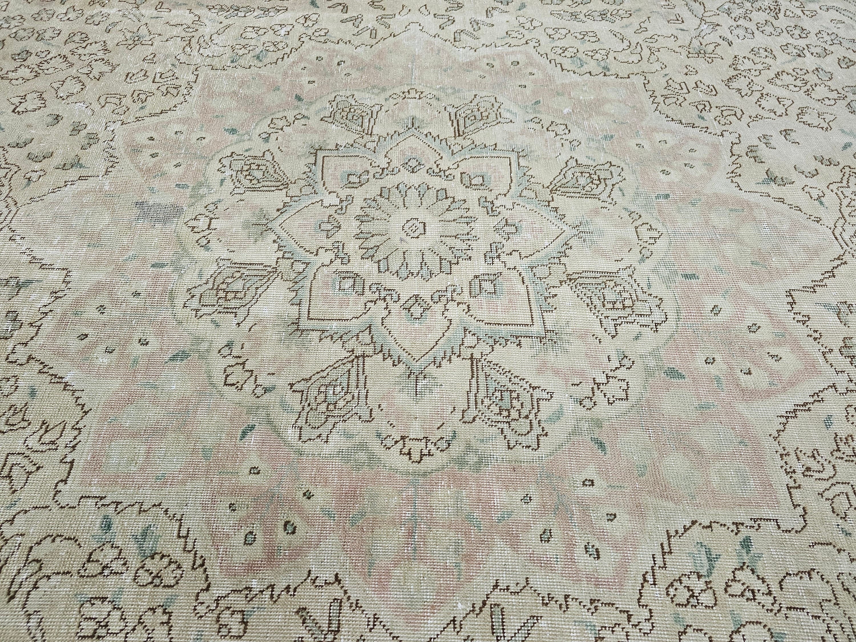 Large Vintage Handwoven Rug - Neutral Wool Area Carpet, 286x379 cm (9x12 ft)