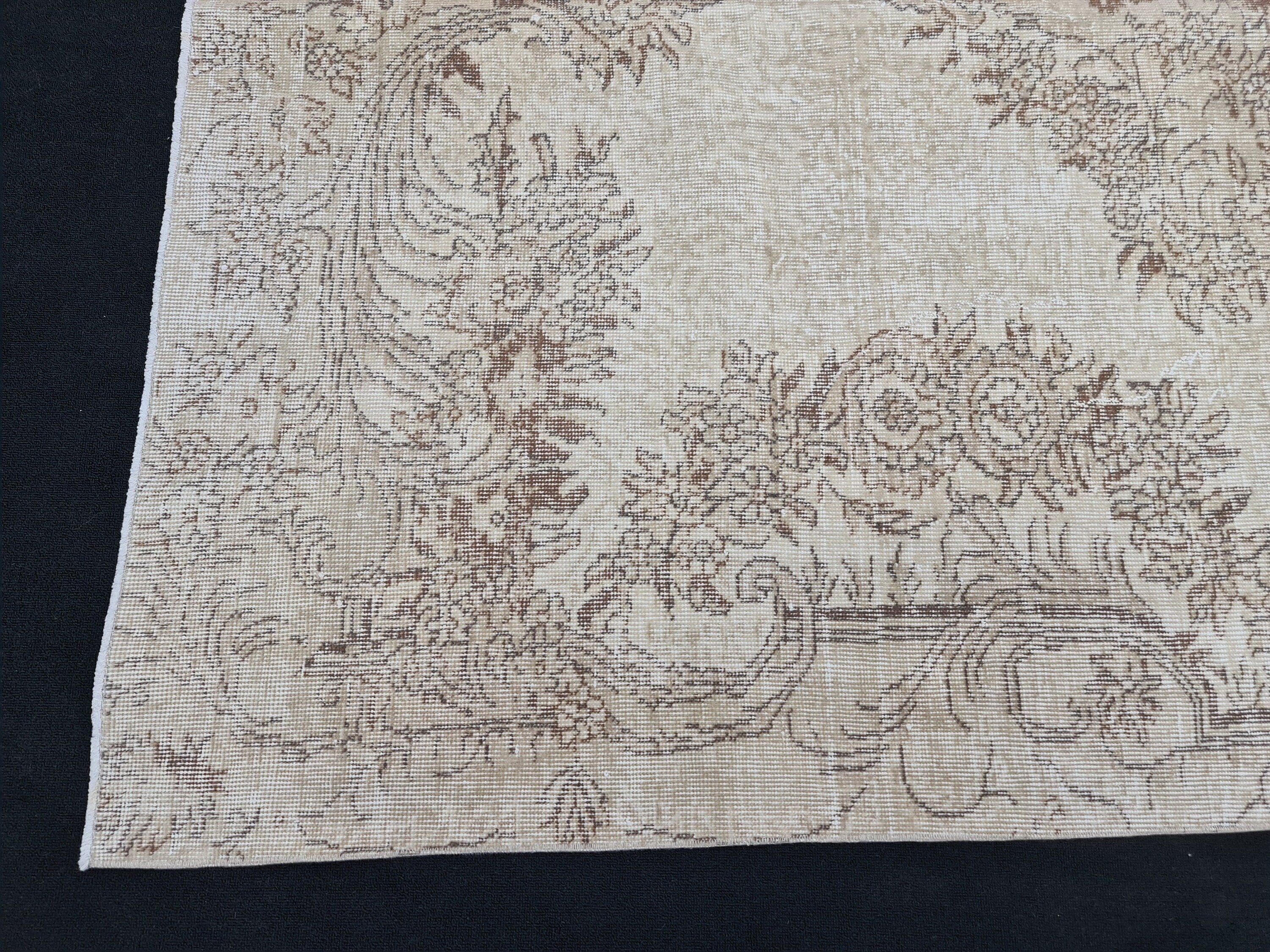 6x9 Vintage Oushak Rug: Hand-Knotted Turkish Wool Medallion Rug