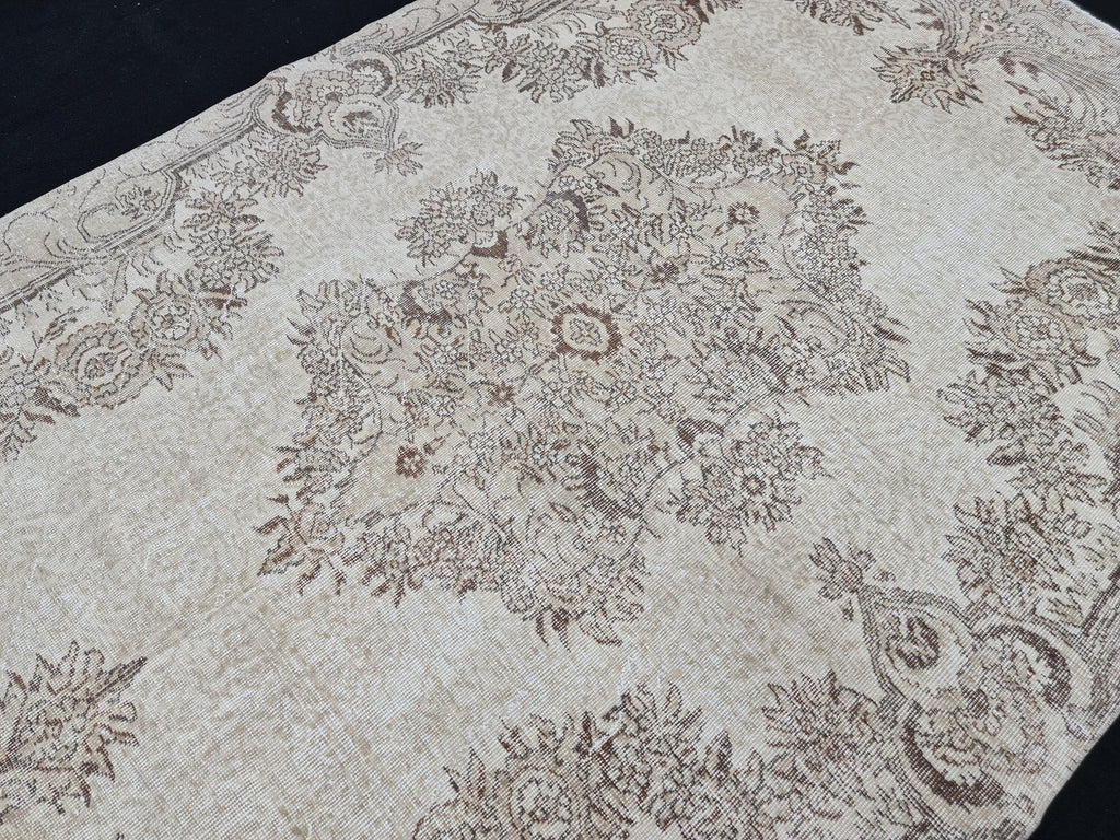 6x9 Vintage Oushak Rug: Hand-Knotted Turkish Wool Medallion Rug