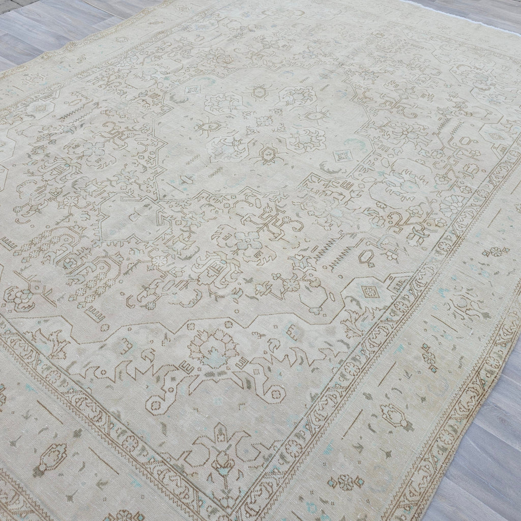 Hand Knotted Heriz Wool Rug 9x12: Oversize Vintage Geometric Area Rug