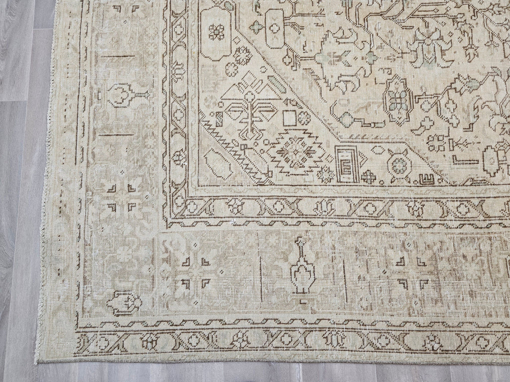Hand Knotted Wool Turkish Rug 9x12: Oversized Vintage Heriz Carpet