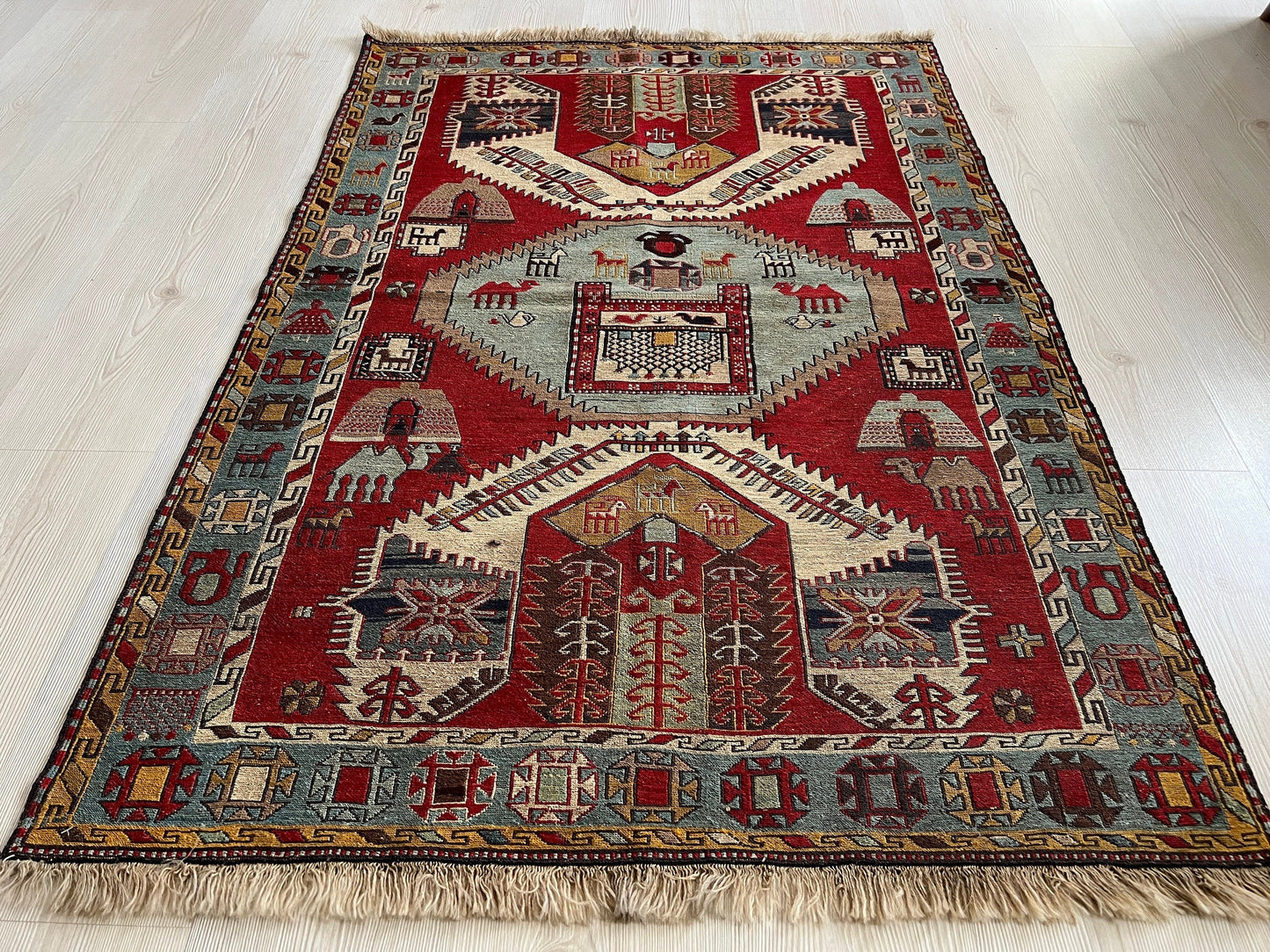 Vintage Traditional Handmade Wool Soumak Rug //3.30x4.70 feet