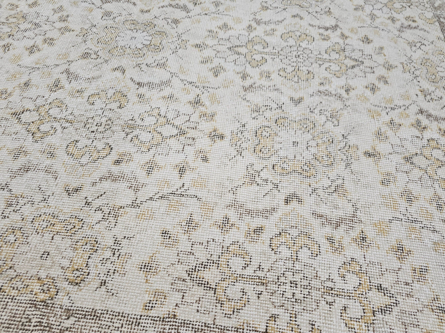 6x9 Neutral Turkish Area Rug for Under bed, Home Office and Diningroom //5.9x9.40