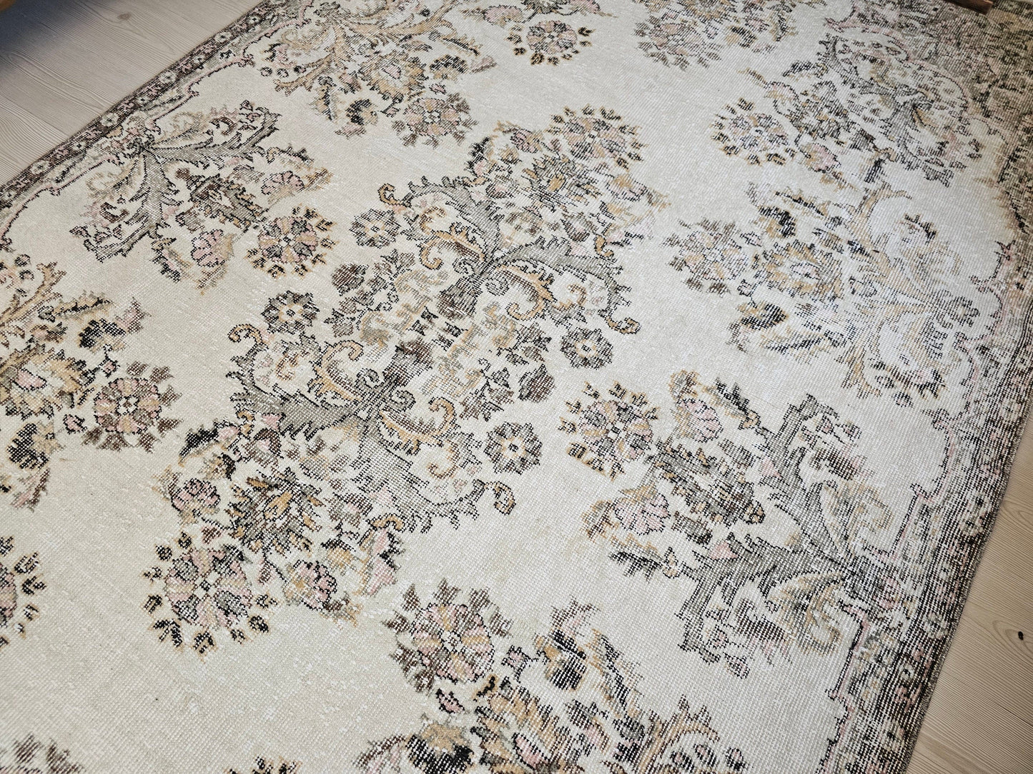 6x9 Neutral Vintage Floral Design Rug - Hand Knotted Turkish Isparta Rug - Authentic Wool Carpet - Master Bath Rug //5.80x9.55 feet