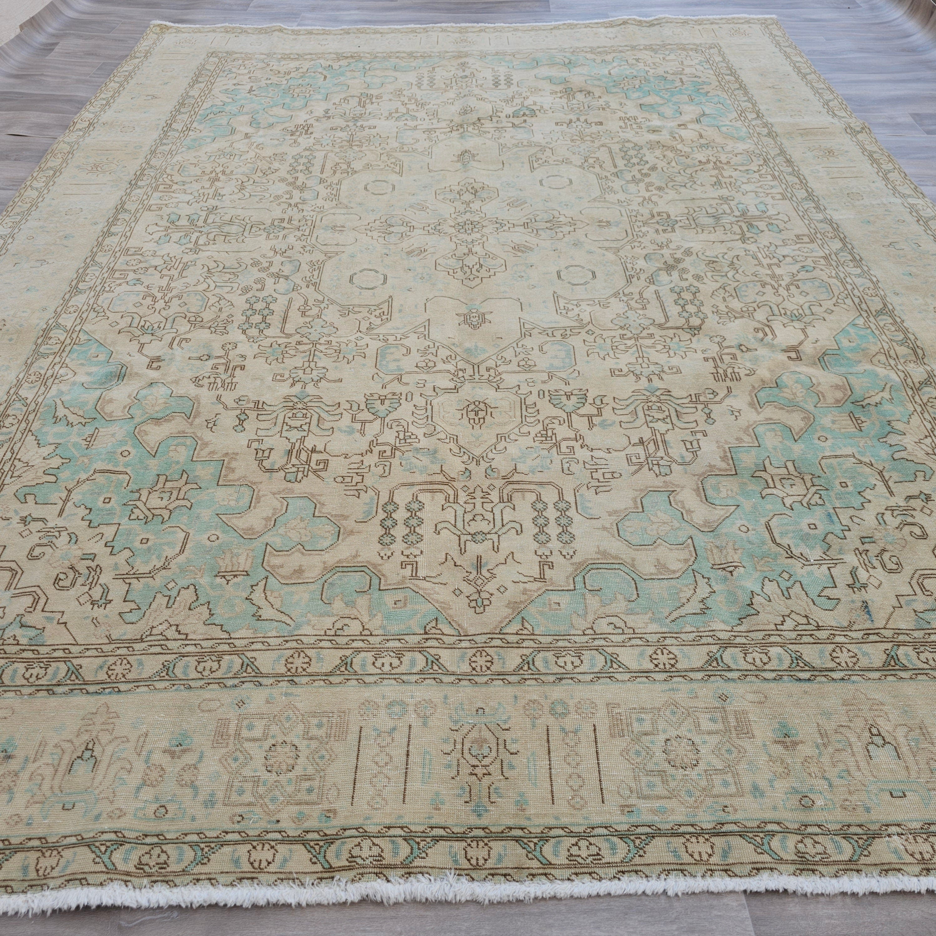 9x12 Vintage Turkish Rug: Beige & Sage Wool Carpet