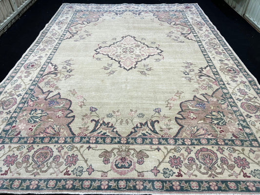 Large Vintage Oushak Area Rug for Livingroom