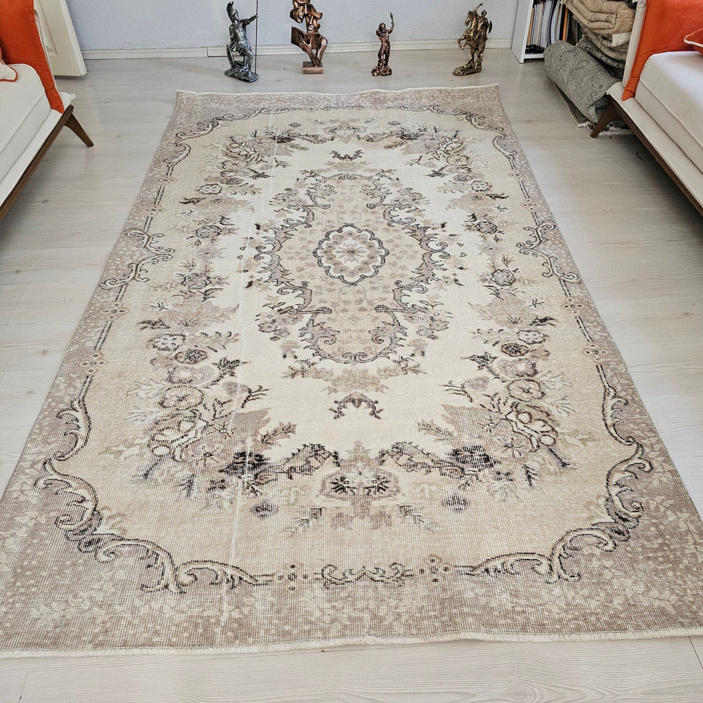 Vintage Turkish Wool Rug 5x8: Beige Floral Oushak Accent Carpet