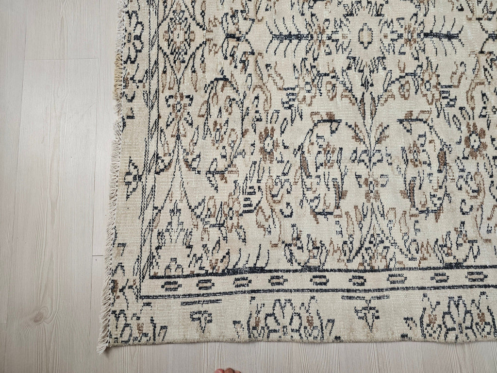 Cream Floral Oushak Rug: 5x9 Vintage Hand-Knotted Turkish Wool