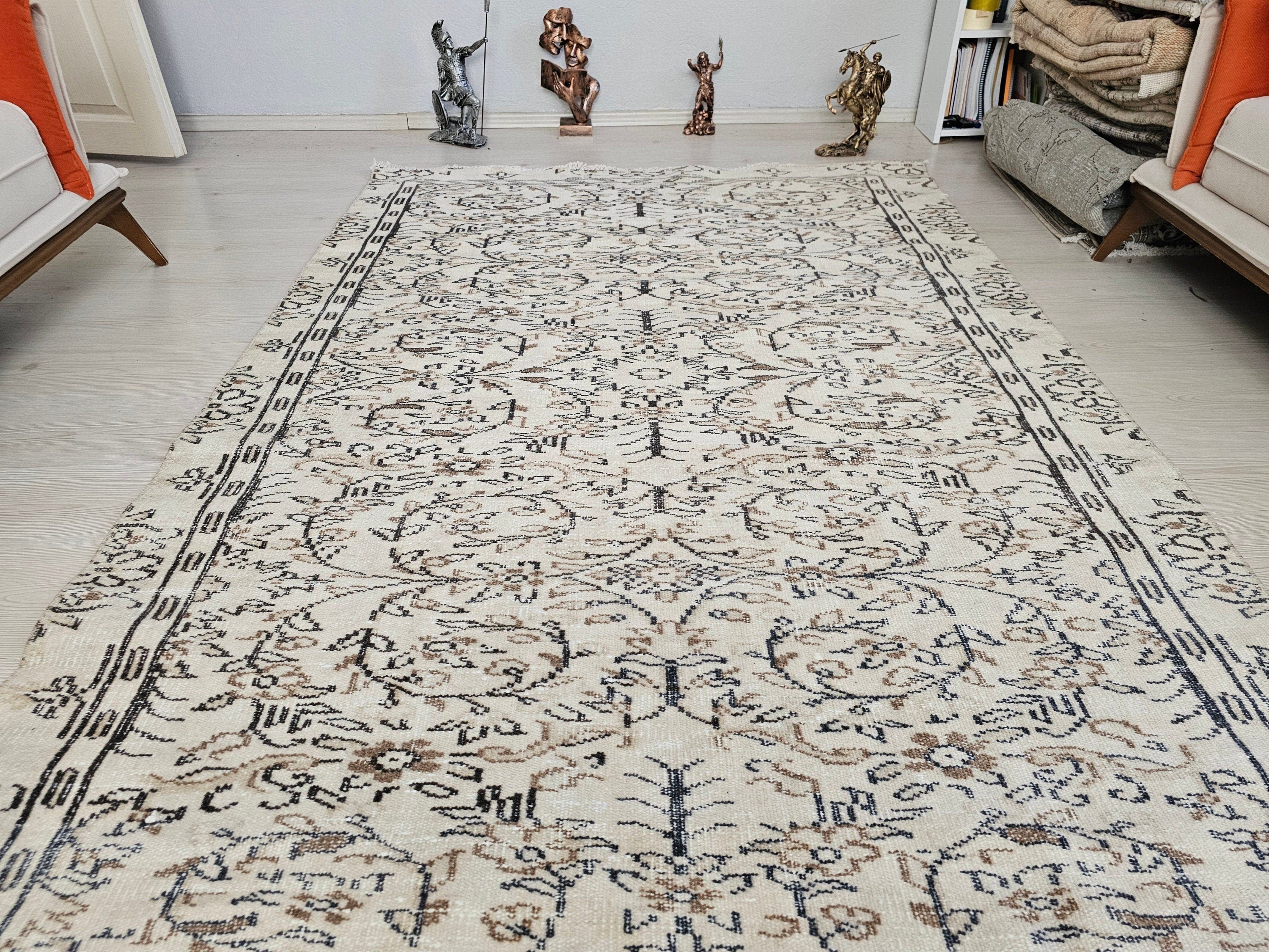 Cream Floral Oushak Rug: 5x9 Vintage Hand-Knotted Turkish Wool