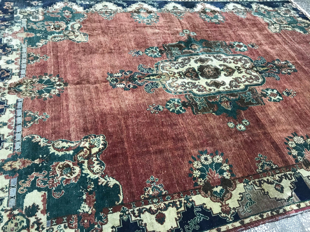 Red Oriental Wool Turkish Rug (8x11.5 ft)