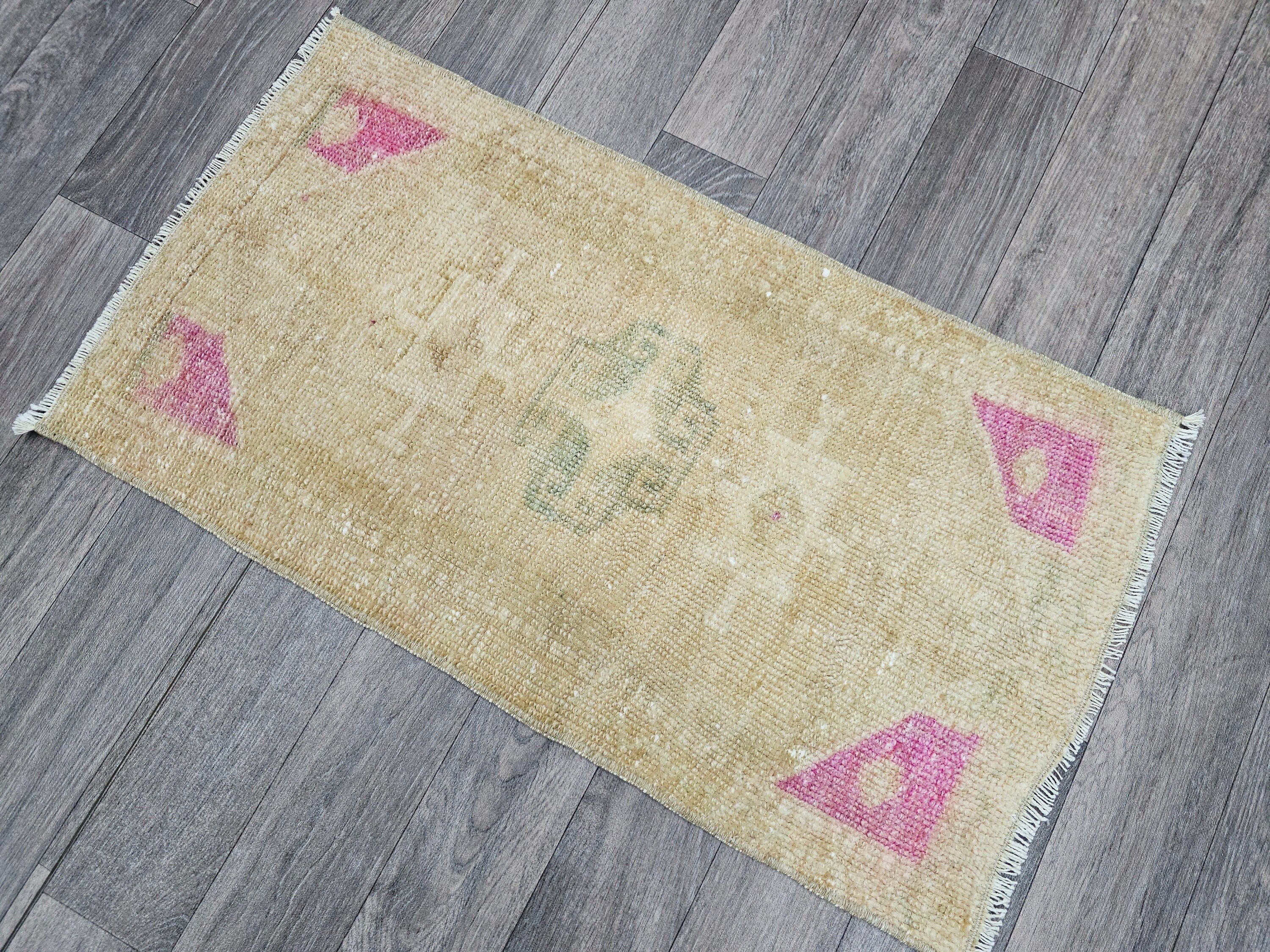 Handwoven Turkish Wool Rug: Vintage Boho Bath Mat (17x31 inches)