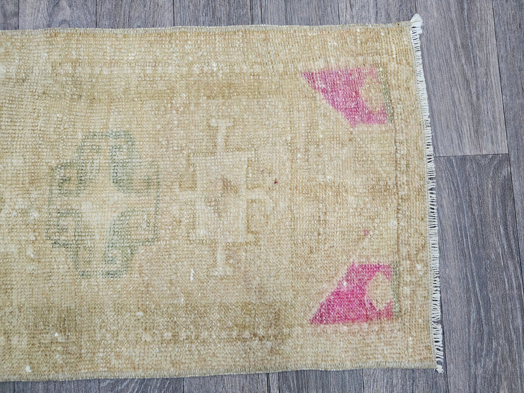 Handwoven Turkish Wool Rug: Vintage Boho Bath Mat (17x31 inches)