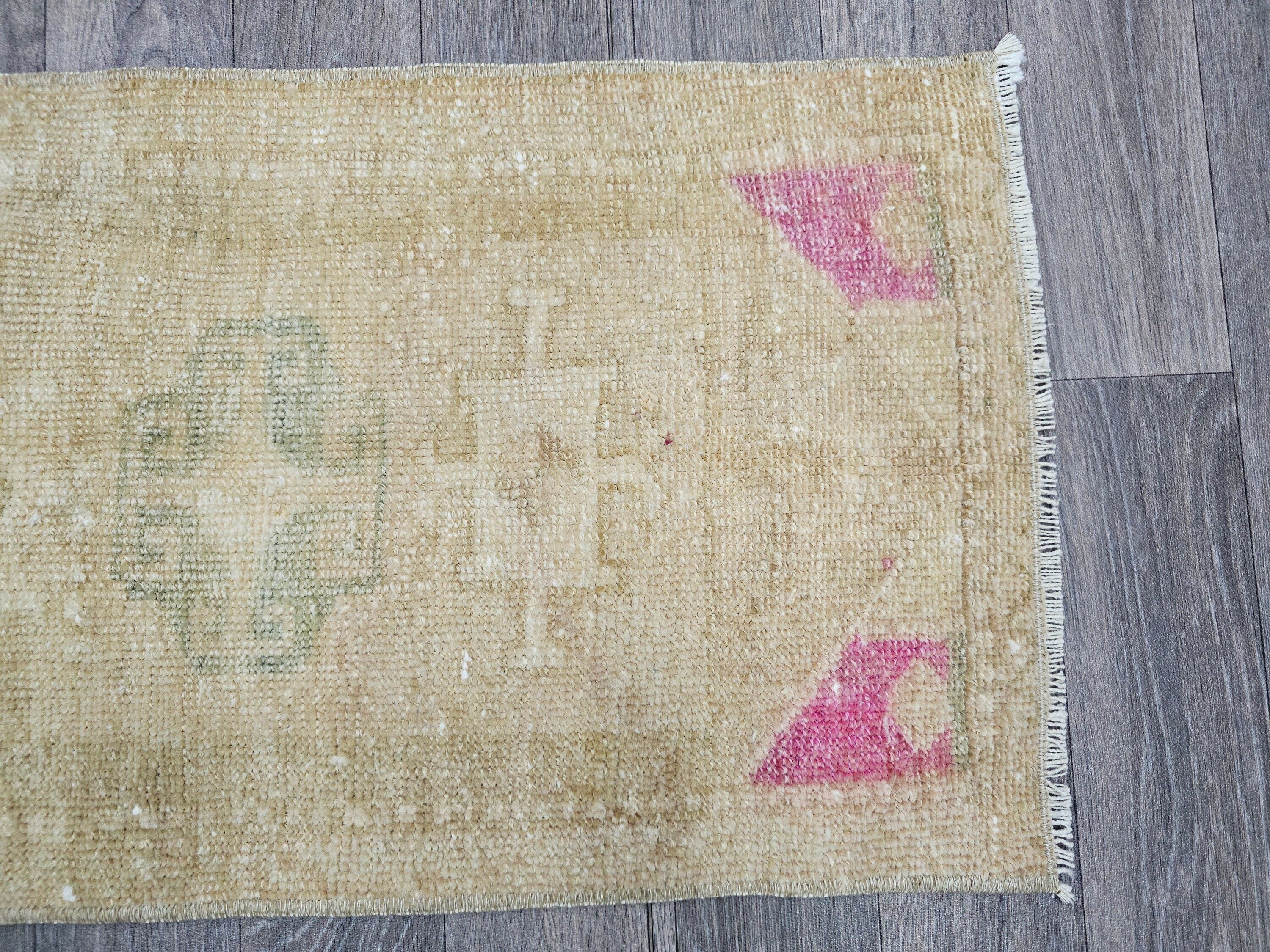 Handwoven Turkish Wool Rug: Vintage Boho Bath Mat (17x31 inches)